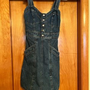 Jean dress, size XS but fits like a size 2. Perfect condition.